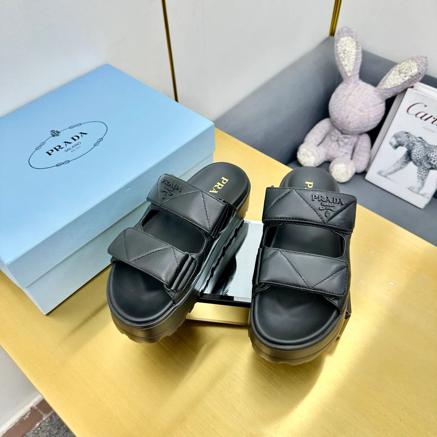 👟👟Ex-factory price 480👟👟 Women's Shoes Women's Clothing Highest Edition Prada New Thick Sole Casual Sports Shoes This sports shoe continues the timeless silhouette and is a new classic item. Crafted from leather to enhance style. The style is light, with a triangle buckle logo and a 5CM thick sole. It is suitable for all seasons and can be matched with all kinds of casual styles. In an era where various styles are full of attention, the most long-term companion and the one that captures people's hearts bit by bit is undoubtedly the white shoe. Fabric: Cowhide Lining: Sheepskin Outsole: Original rubber outsole Sole thickness: 5CM Size 35-41